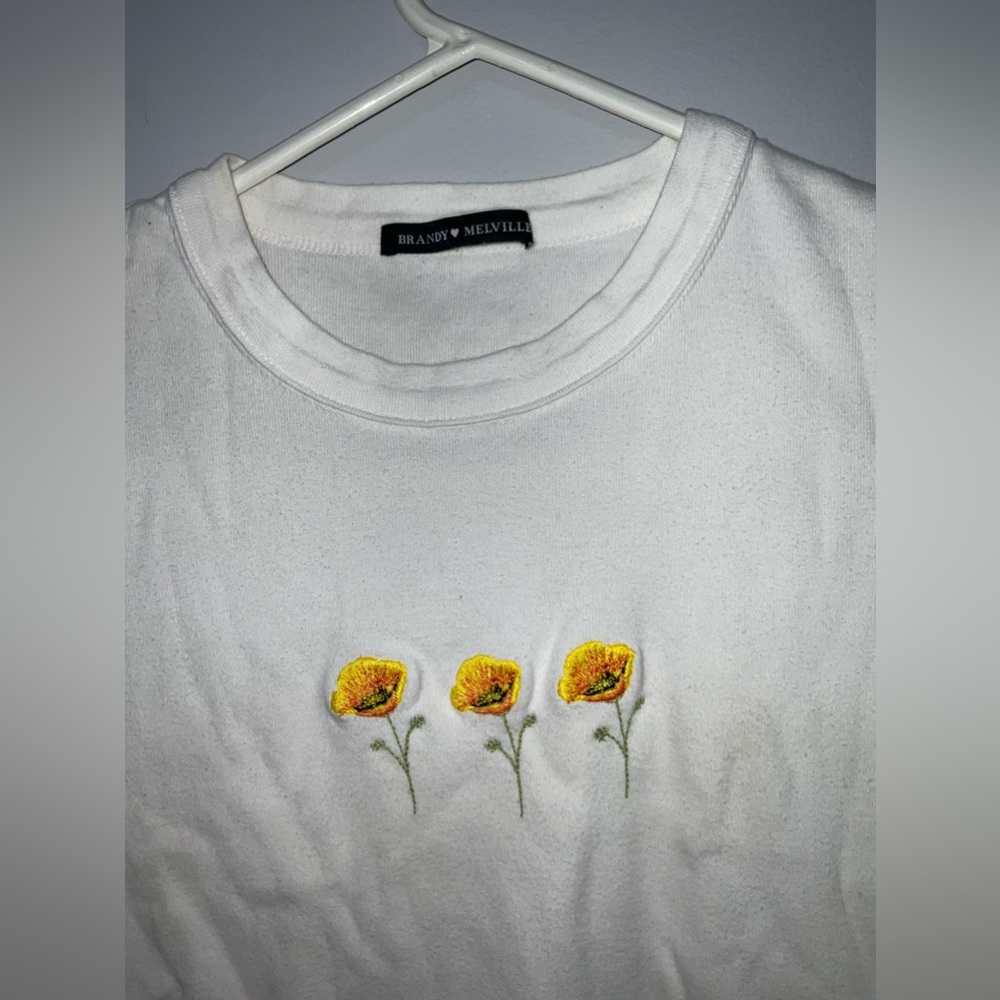 Brandy Melville Poppy Flower Top - Picture 2 of 4